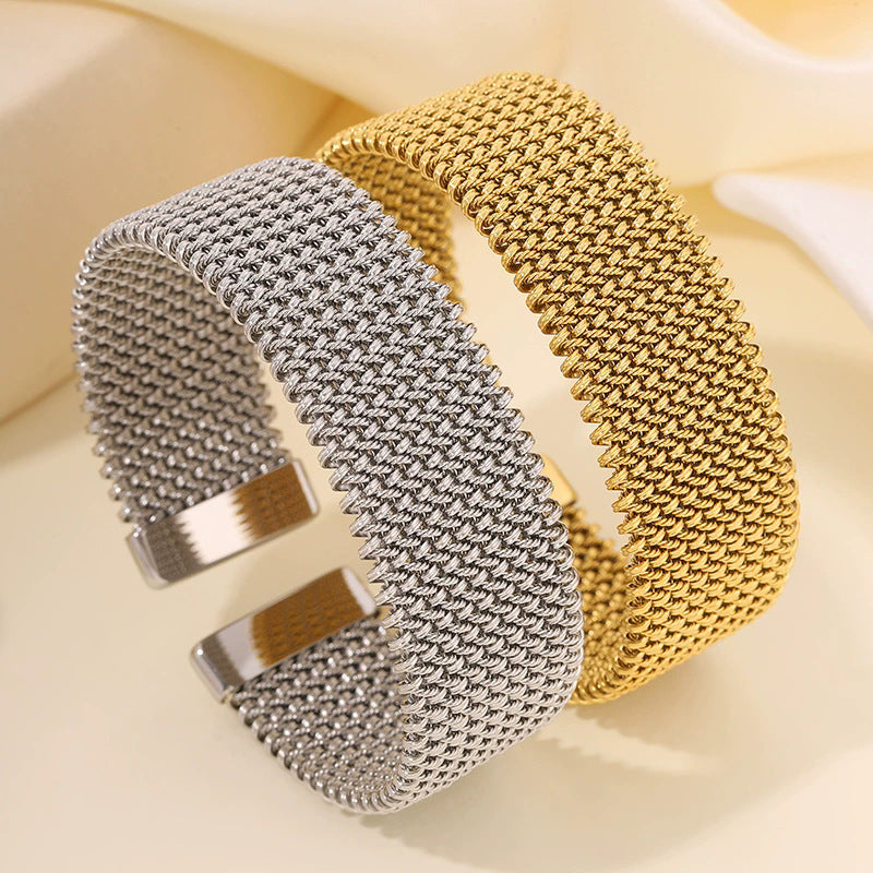 Bracelet texturé martelé, plaqué or 18 carats, acier titane