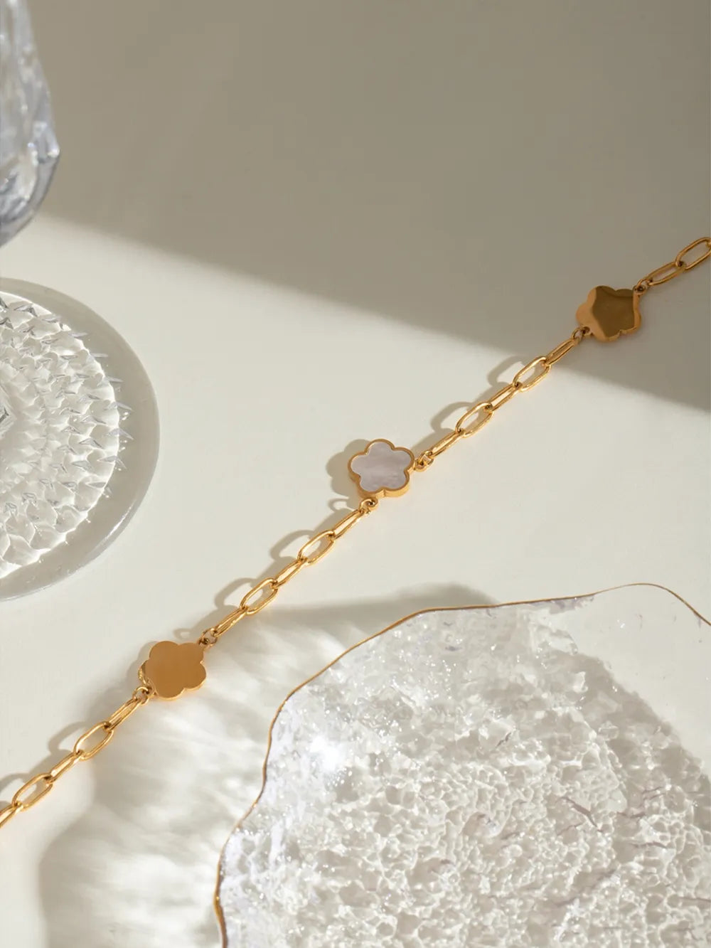 Collier fleur nacre blanche, acier inoxydable