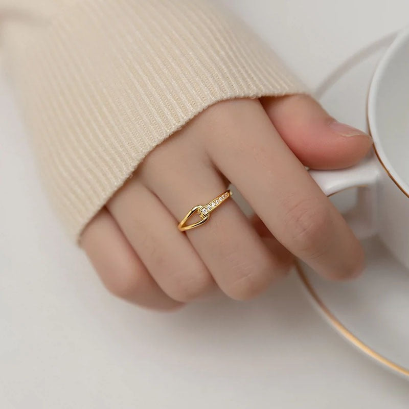 Bague ajourée allongée zircon, acier titane