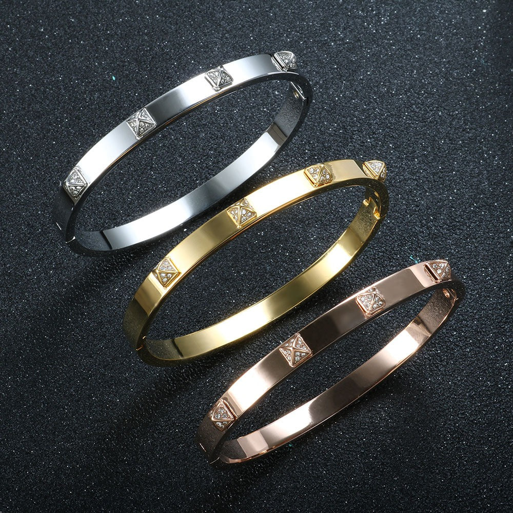 Bracelet rivets pointus, or rose