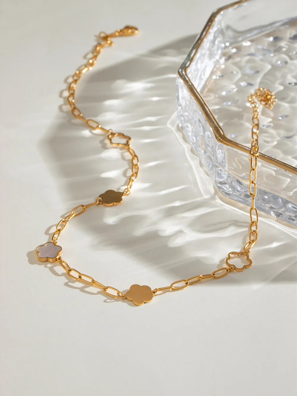 Collier fleur nacre blanche, acier inoxydable