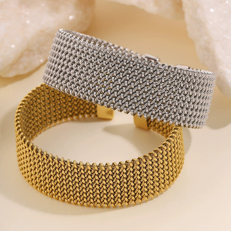 Bracelet texturé martelé, plaqué or 18 carats, acier titane