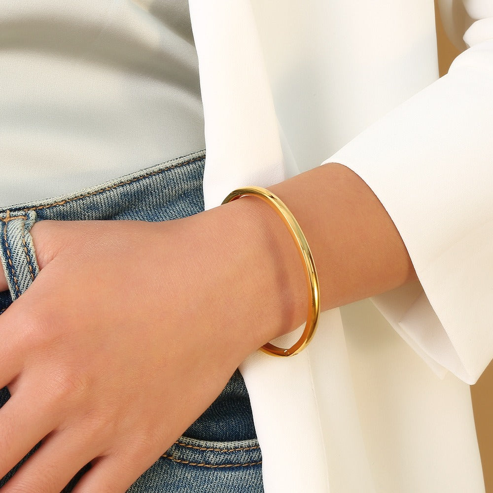 Bracelet boucle courbe lisse, acier inoxydable