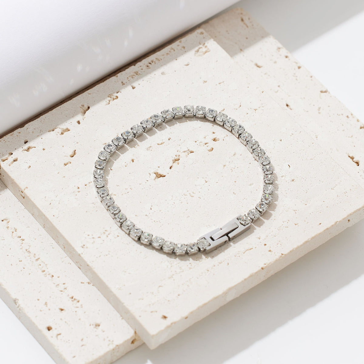 Bracelet zircon serti griffe, acier titane