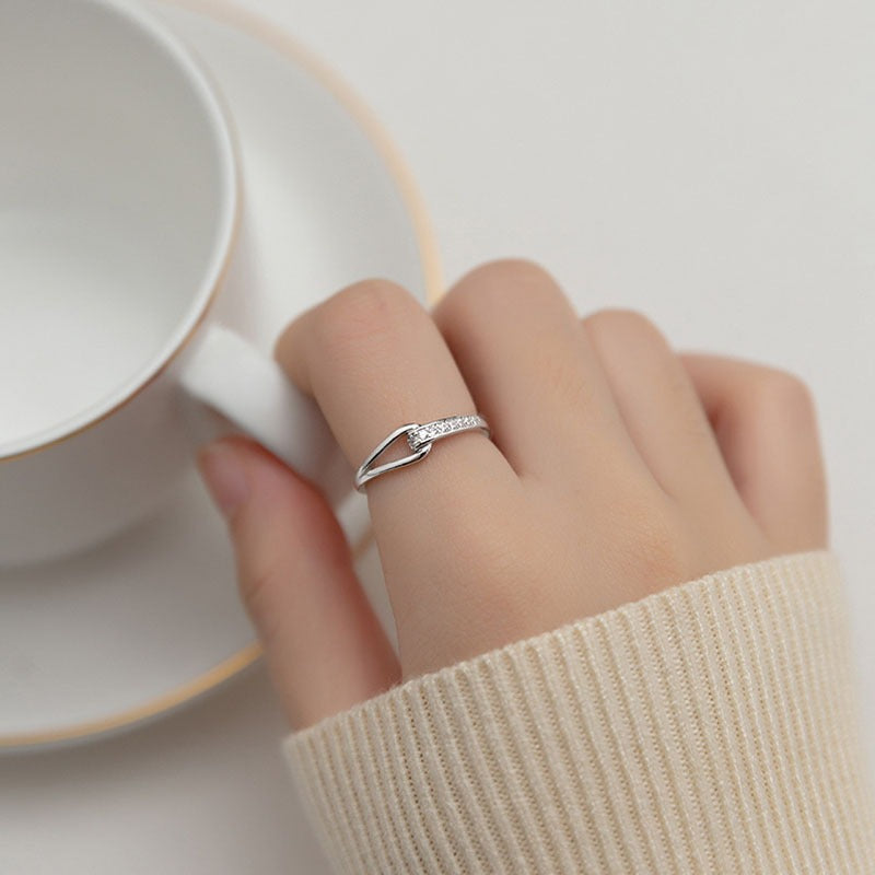 Bague ajourée allongée zircon, acier titane