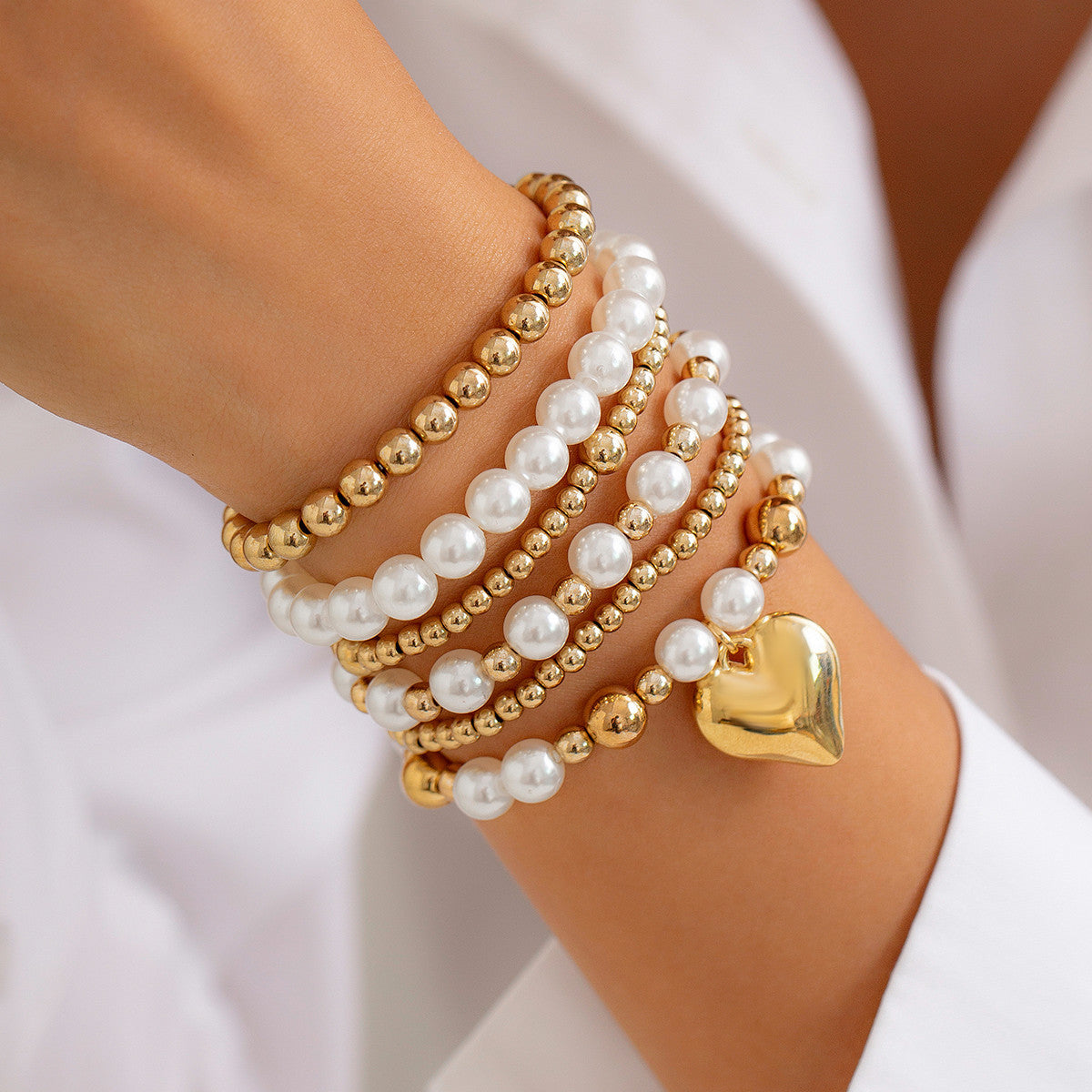 Set de bracelets perlés minimalistes, motif cœur ajouré