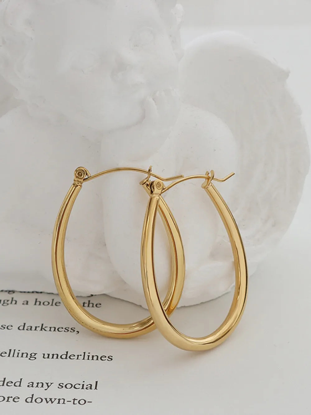 Boucles d'oreilles élégantes, design polyvalent