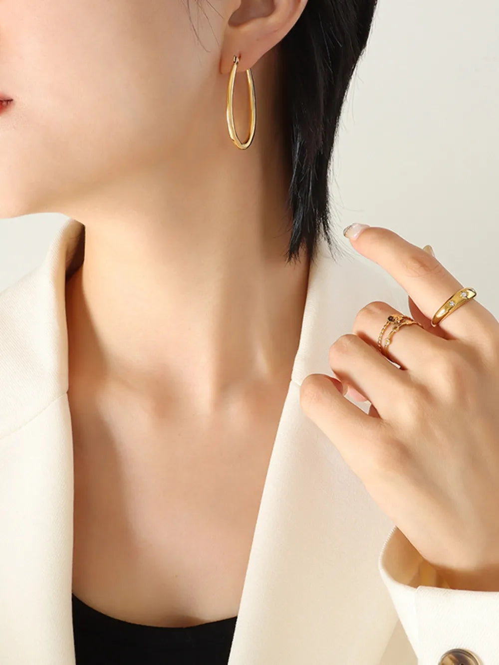 Boucles d'oreilles élégantes, design polyvalent
