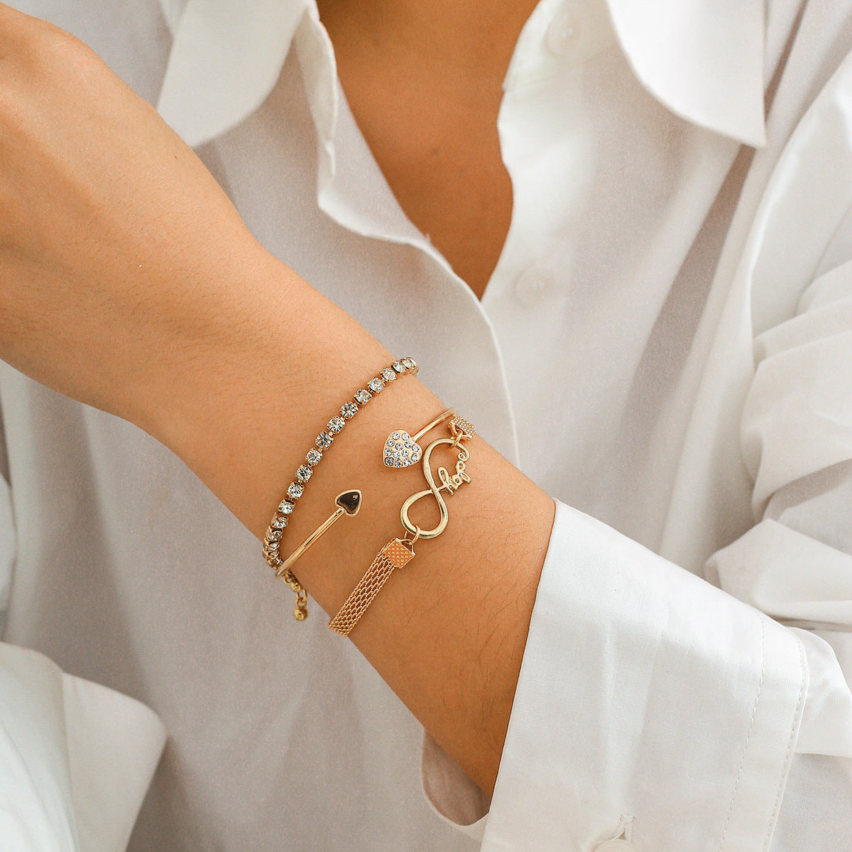 Bracelet chaîne cœur en 8, zircon