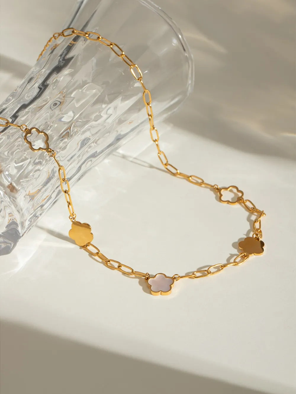 Collier fleur nacre blanche, acier inoxydable