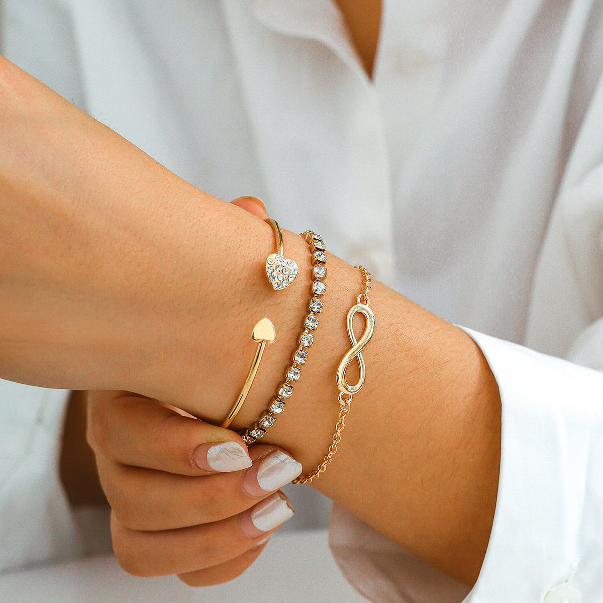 Bracelet chaîne cœur en 8, zircon