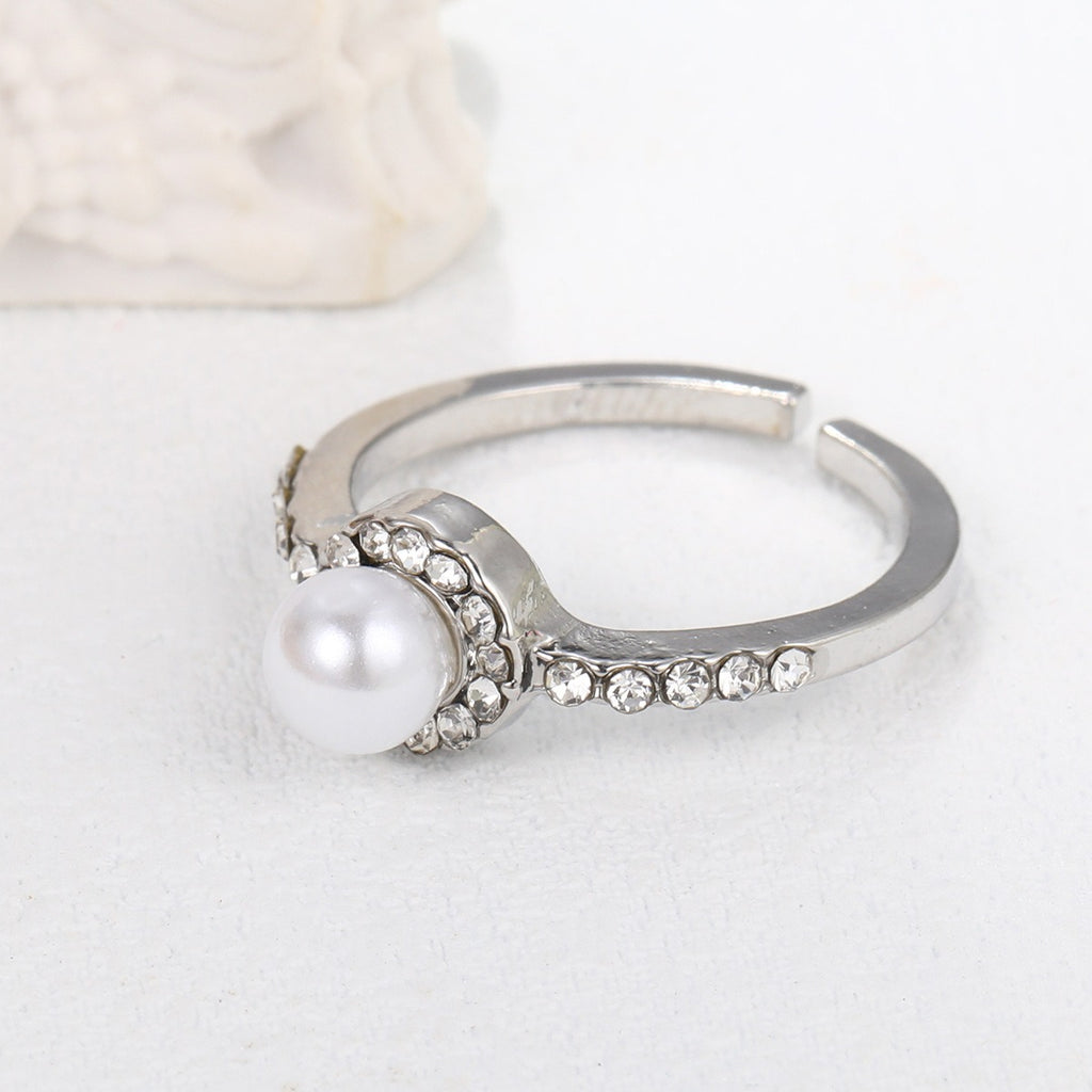 Bague ouverte perle et zircon, design épuré