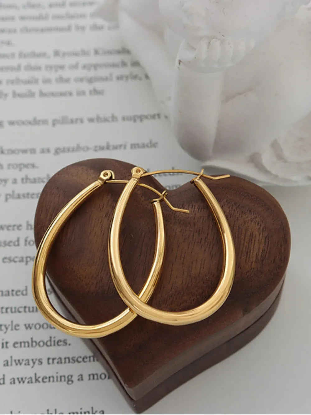 Boucles d'oreilles élégantes, design polyvalent