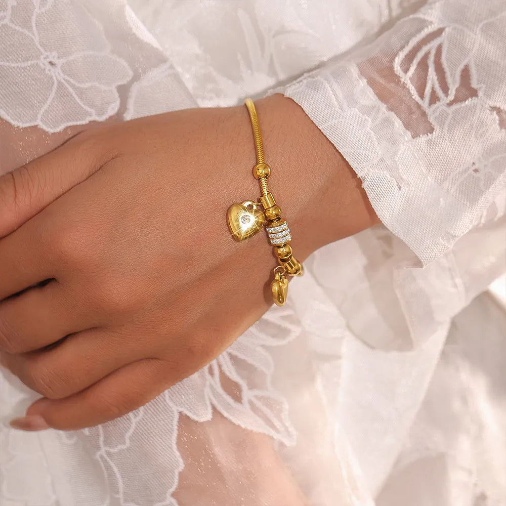 Bracelet pendentif cœur strass, plaqué or 18 carats