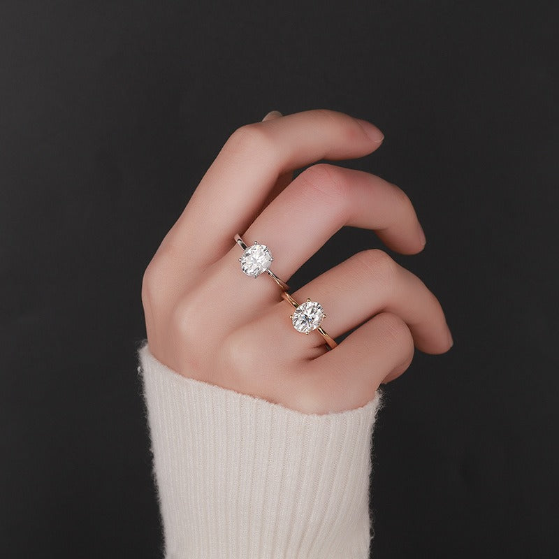 Bague moissanite taille princesse, design épuré
